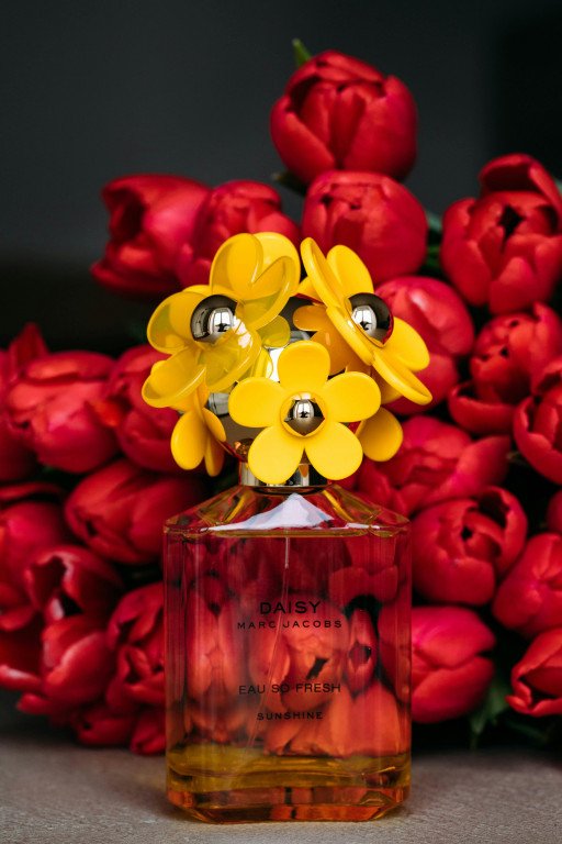 The Quintessential Guide to Blossom Perfume: Scents that Captivate and Enthrall